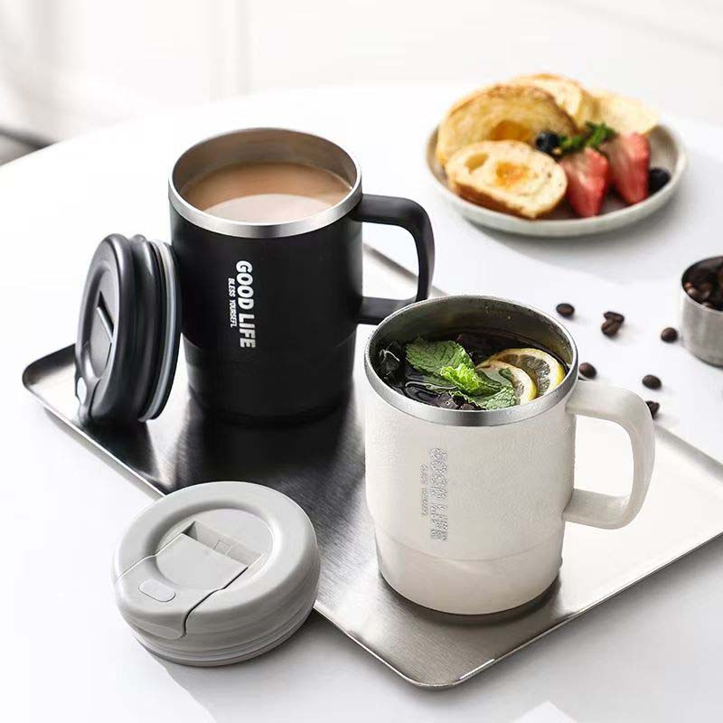 A 2026 industry analysis for B2B buyers. Discover why the hybrid water cup—combining a durable plastic shell with a hygienic stainless steel liner—is dominating the wholesale market over traditional ceramics and single-wall metals.